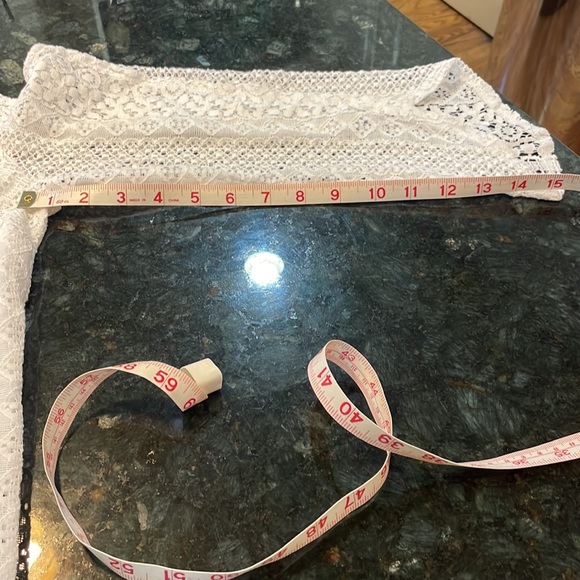 White cold shoulder top - Picture 10 of 10